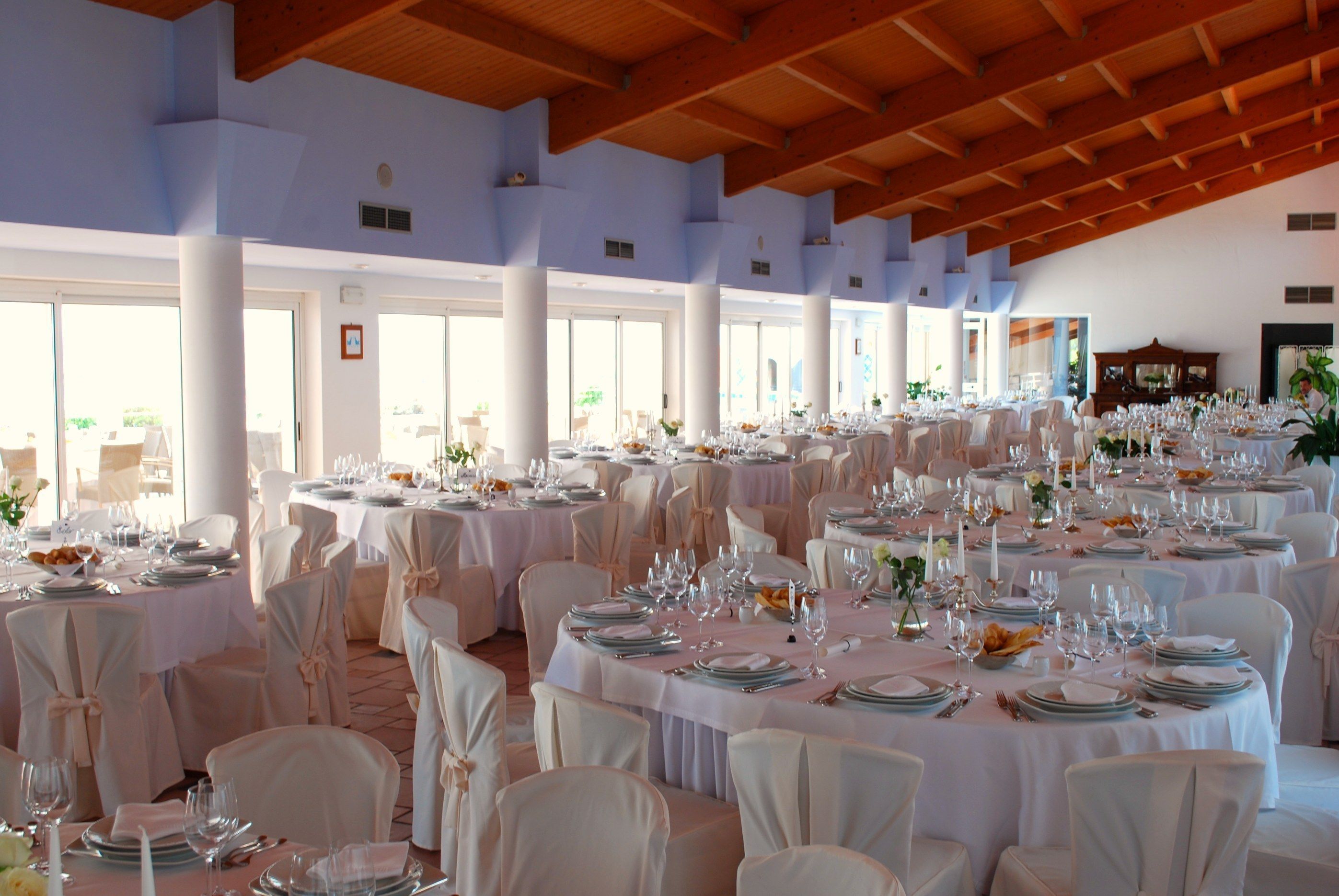 lunch and dinner served, italian cuisine