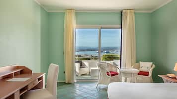 Minibar, in-room safe, blackout curtains, free WiFi