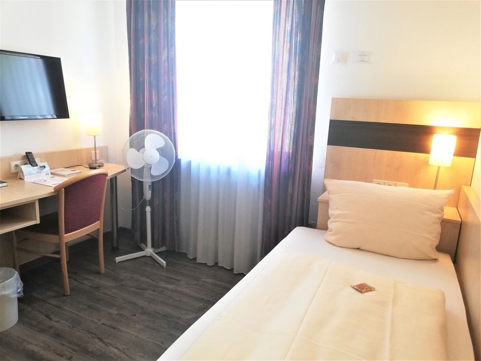 Desk, cribs/infant beds, rollaway beds, free WiFi