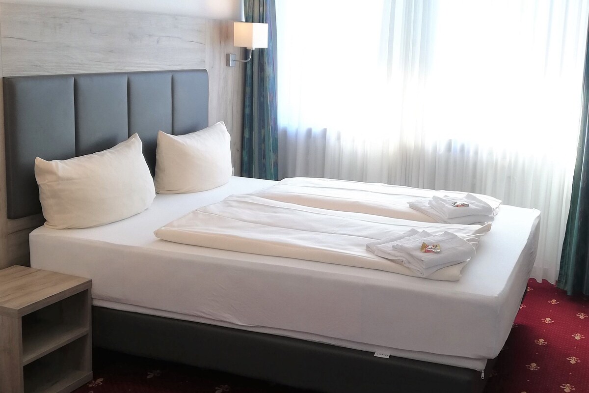 Desk, cribs (surcharge), rollaway beds (surcharge), WiFi (free)