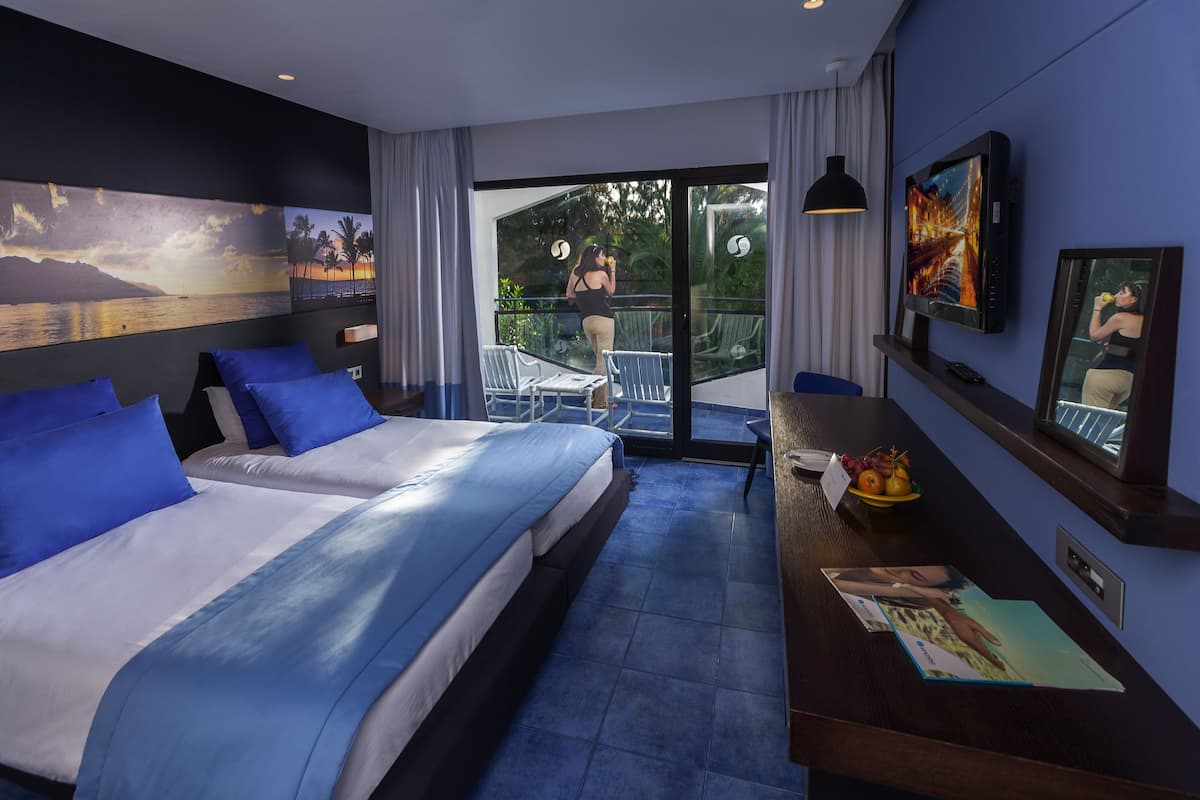 minibar, in-room safe, blackout curtains, iron/ironing board