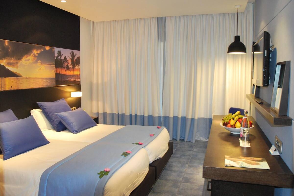 Minibar, in-room safe, blackout drapes, iron/ironing board (on request)