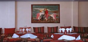 Se sirven desayunos, comidas, cenas y cocina local 