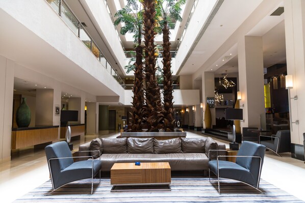 Lobby sitting area - Radisson Blu Hotel Cairo Heliopolis (Cairo)