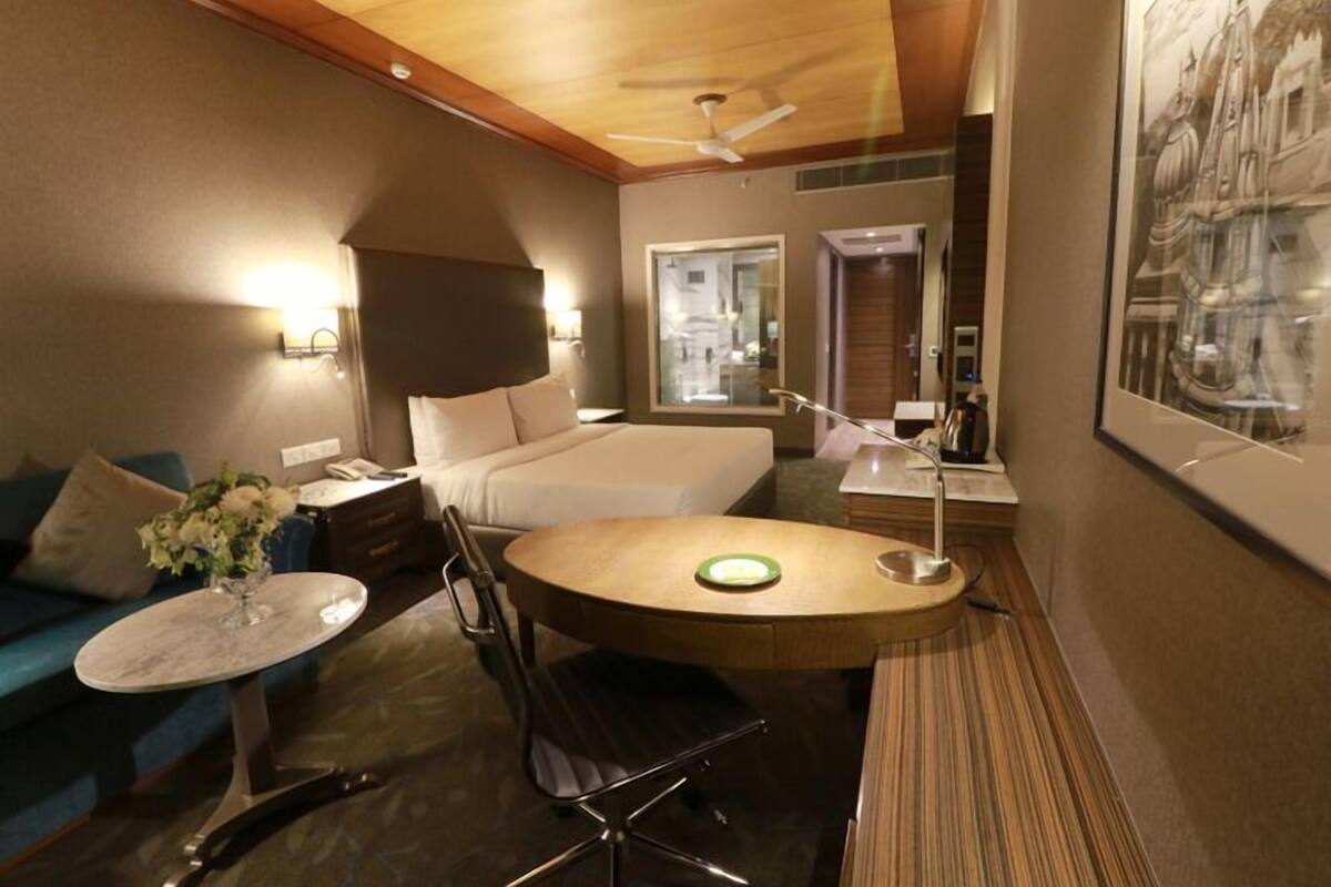 Quarto executivo, 1 cama King, para não fumantes, vista para a cidade | Frigobar, cofres nos quartos, escrivaninha, cortinas blackout