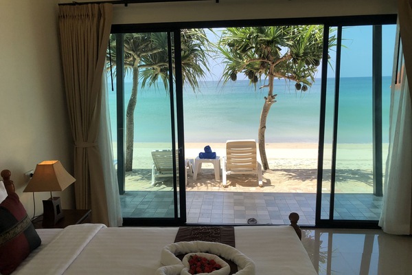 Honeymoon Double Room | Minibar, in-room safe, desk, blackout drapes