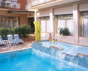 Seasonal outdoor pool - Kristall (Diano Marina)