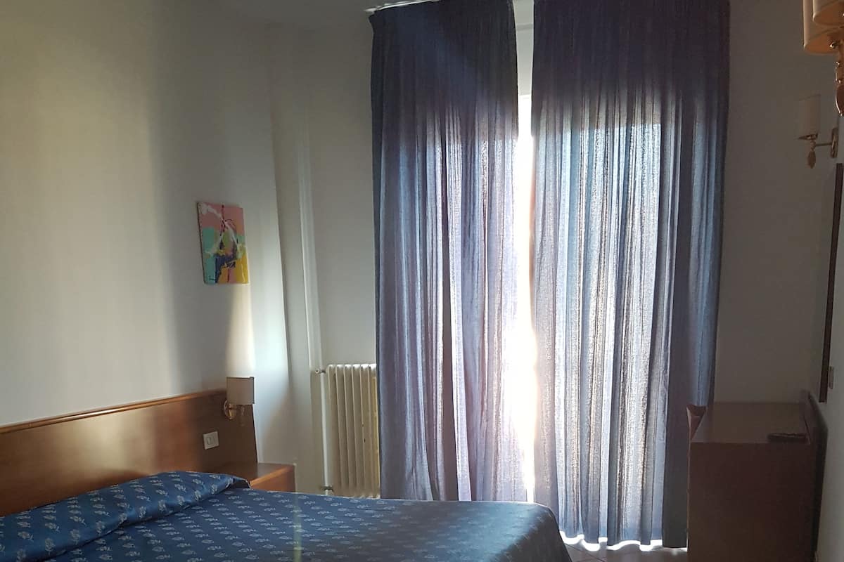 Quarto casal ou duplo | 1 quarto, cofres nos quartos, individualmente mobiliados, escrivaninha