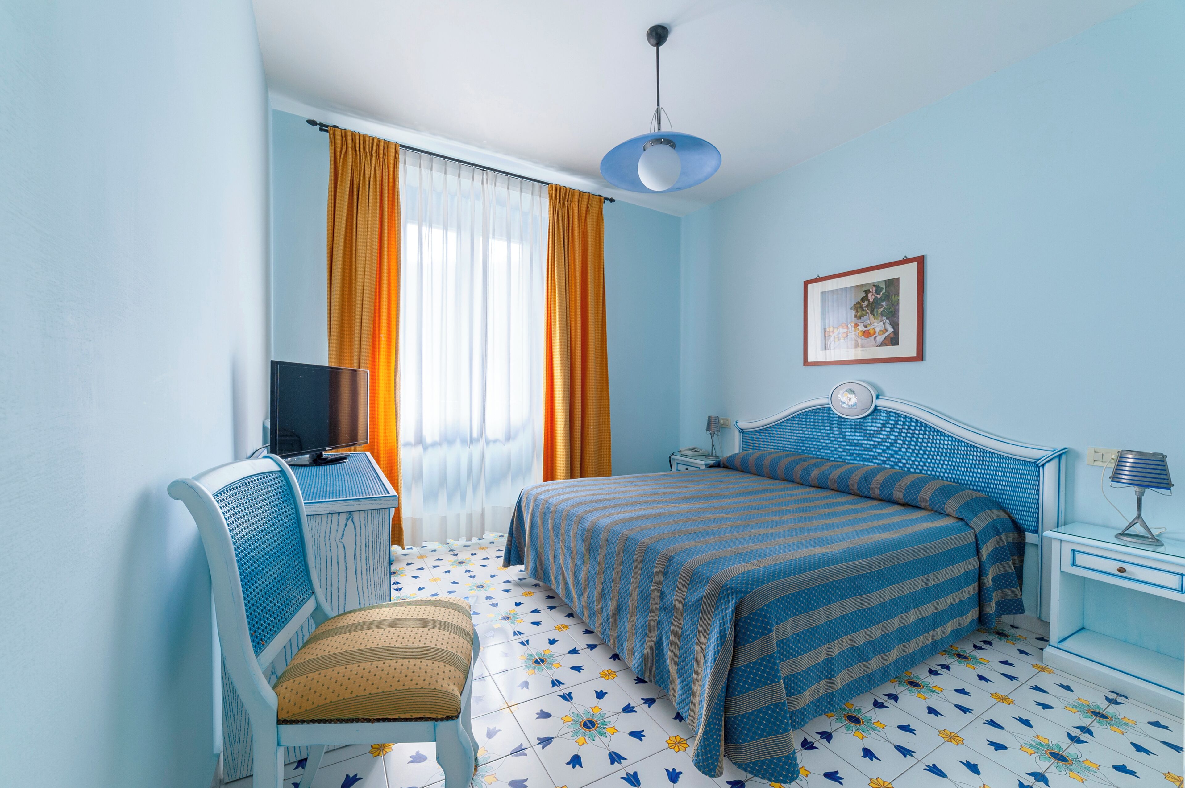 Hypo-allergenic bedding, minibar, in-room safe, individually furnished
