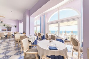 Desayuno buffet incluido todos los días 