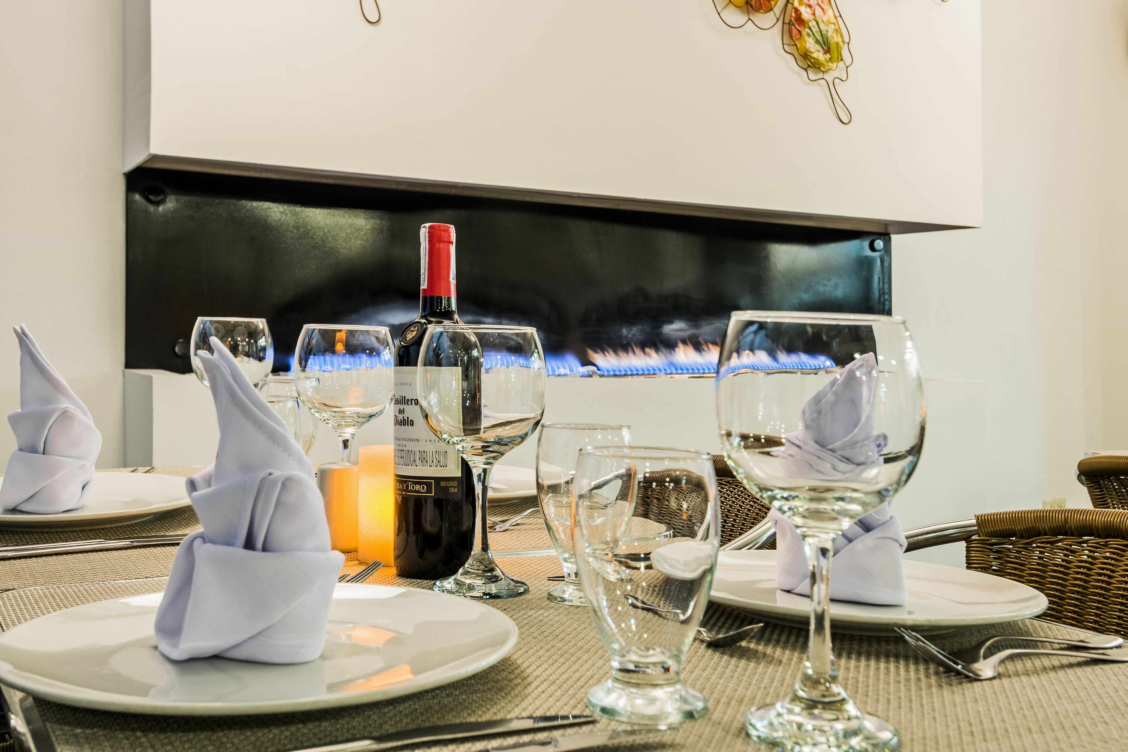 breakfast, lunch and dinner served