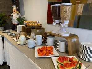Tägliches kontinentales Frühstück gegen Gebühr