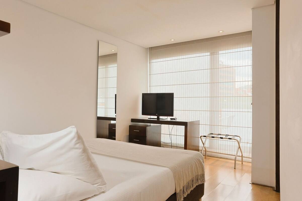 1 chambre, minibar, coffres-forts dans les chambres, bureau