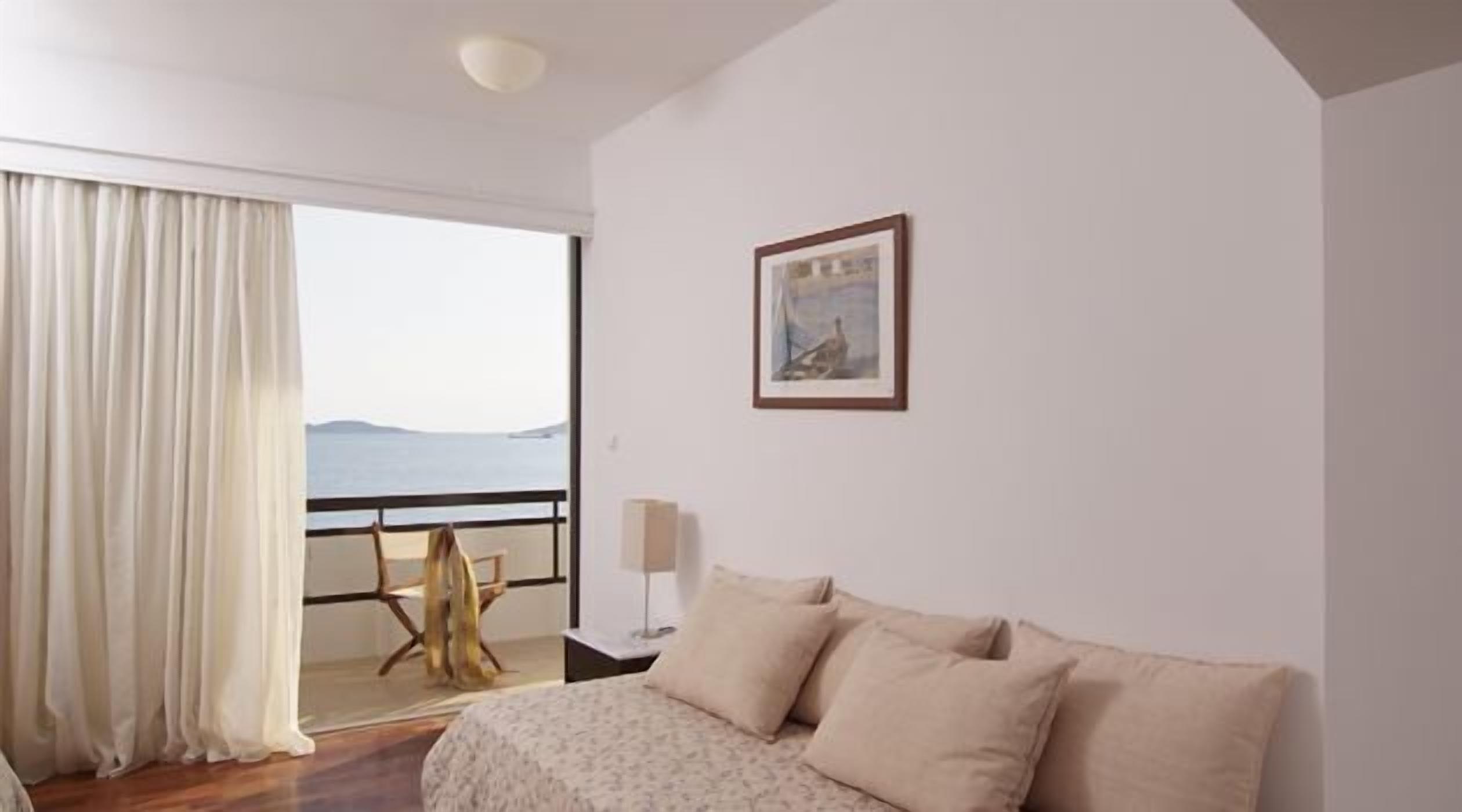 suite, sea view | desk, free cots/infant beds, free wifi