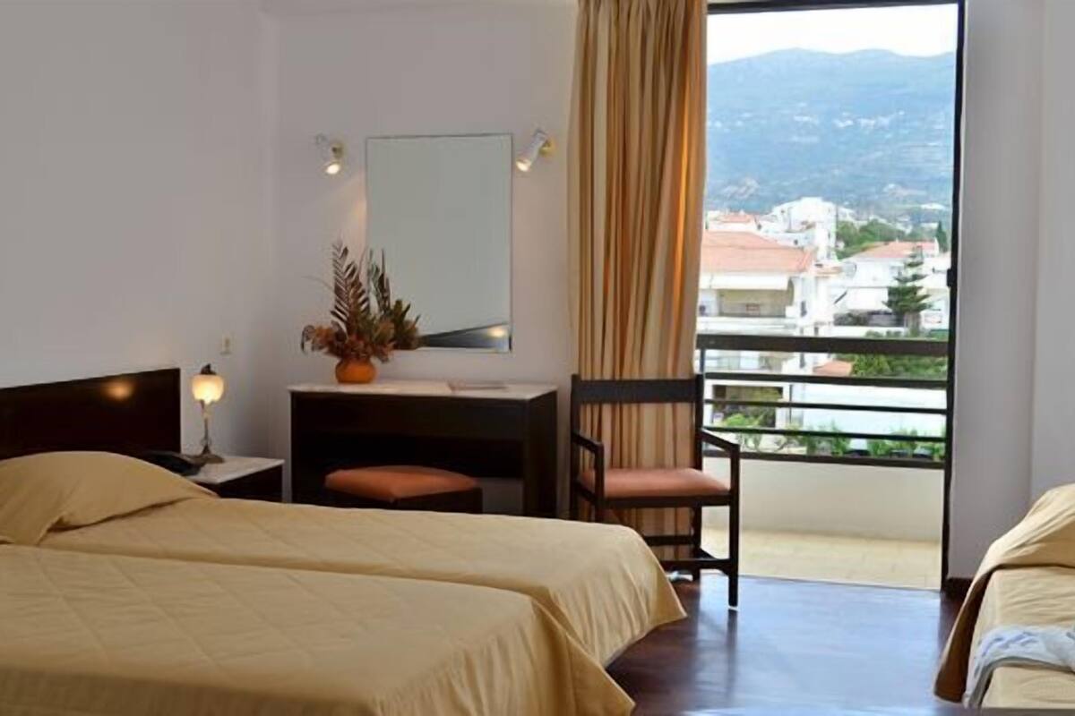 standard room, garden view | desk, free cots/infant beds, free wifi