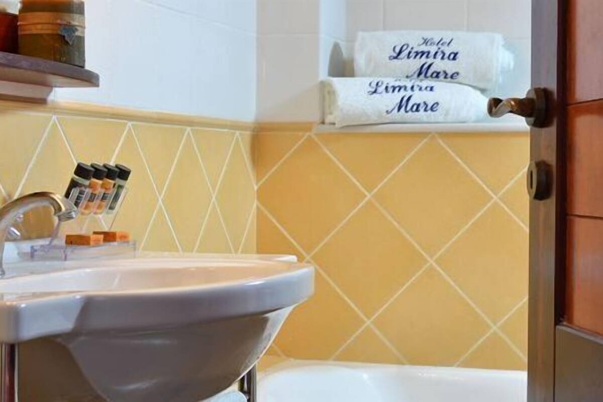 bathtub, deep-soaking bathtub, designer toiletries, towels