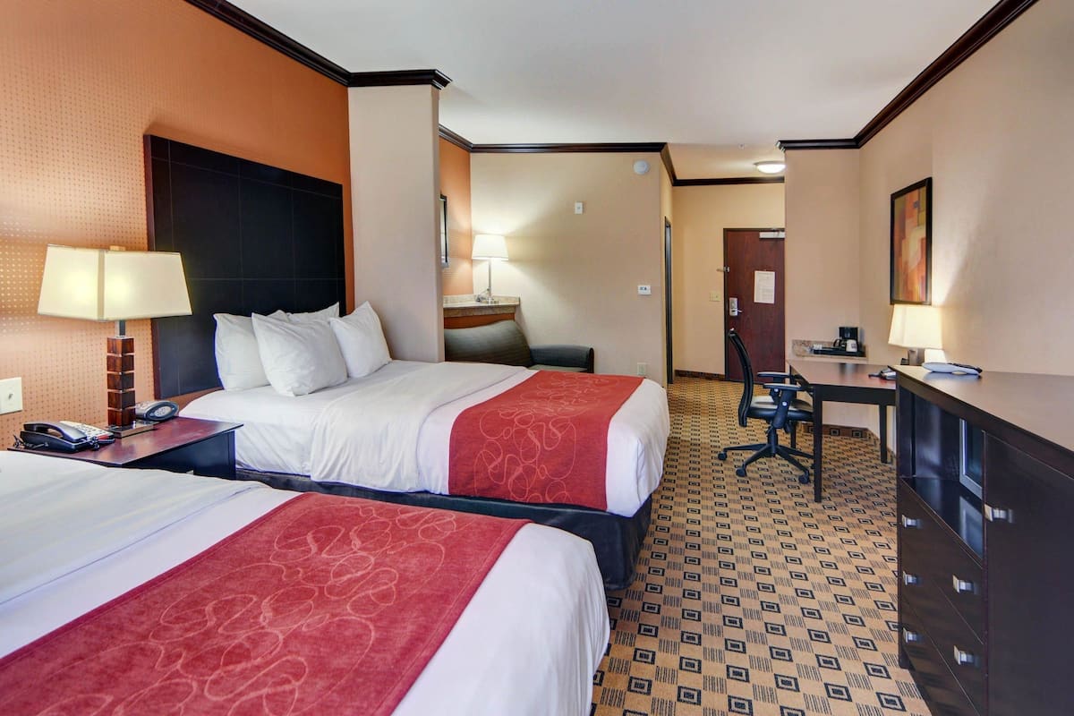 minibar, desk, iron/ironing board, free cots/infant beds