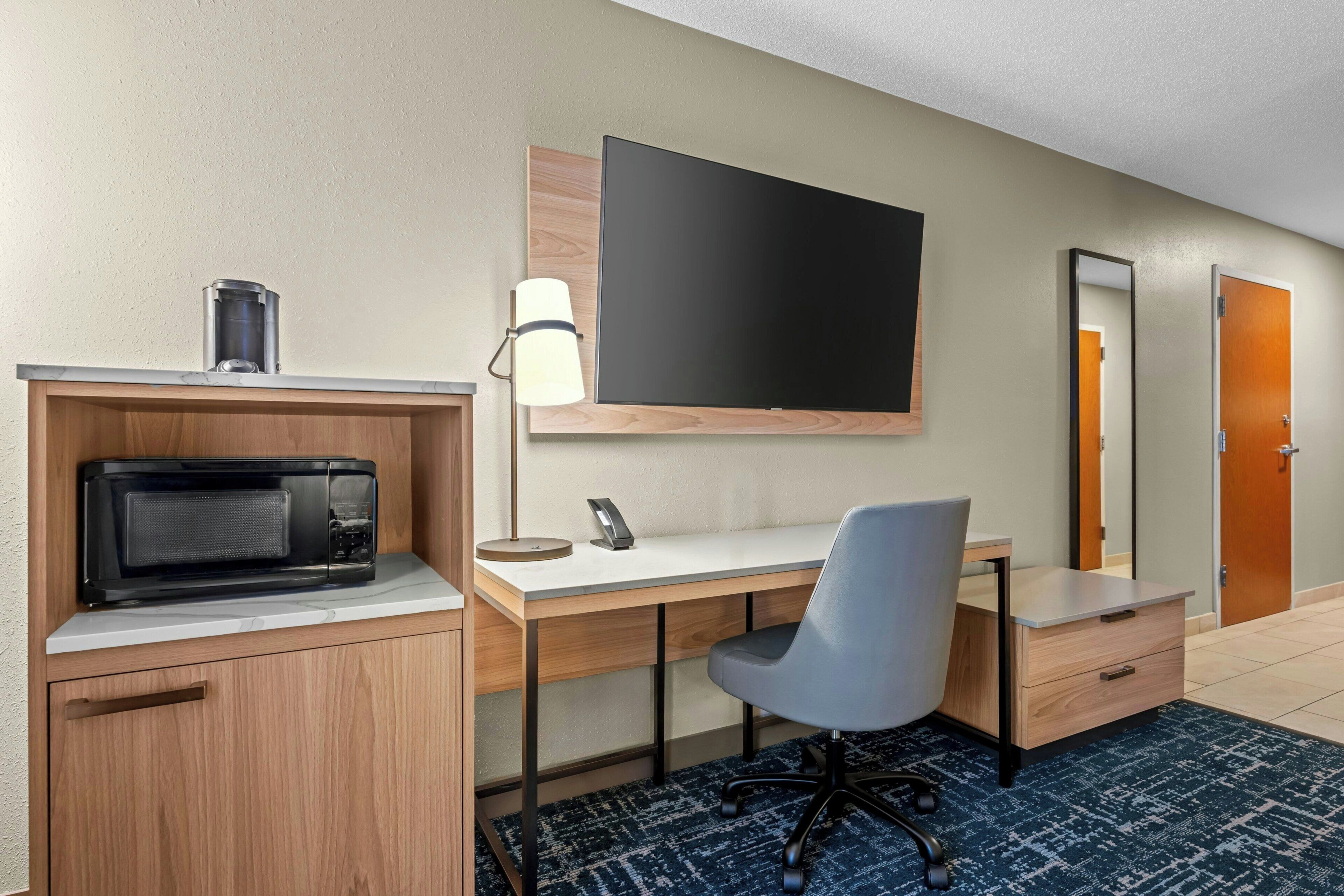 Room, 1 King Bed | Premium bedding, memory foam beds, desk, blackout drapes