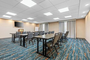 A conference room with a large table, chairs, a flat-screen TV, and a whiteboard. - Fairfield Inn & Suites by Marriott Gadsden (Gadsden)