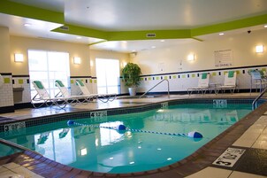 Una piscina cubierta