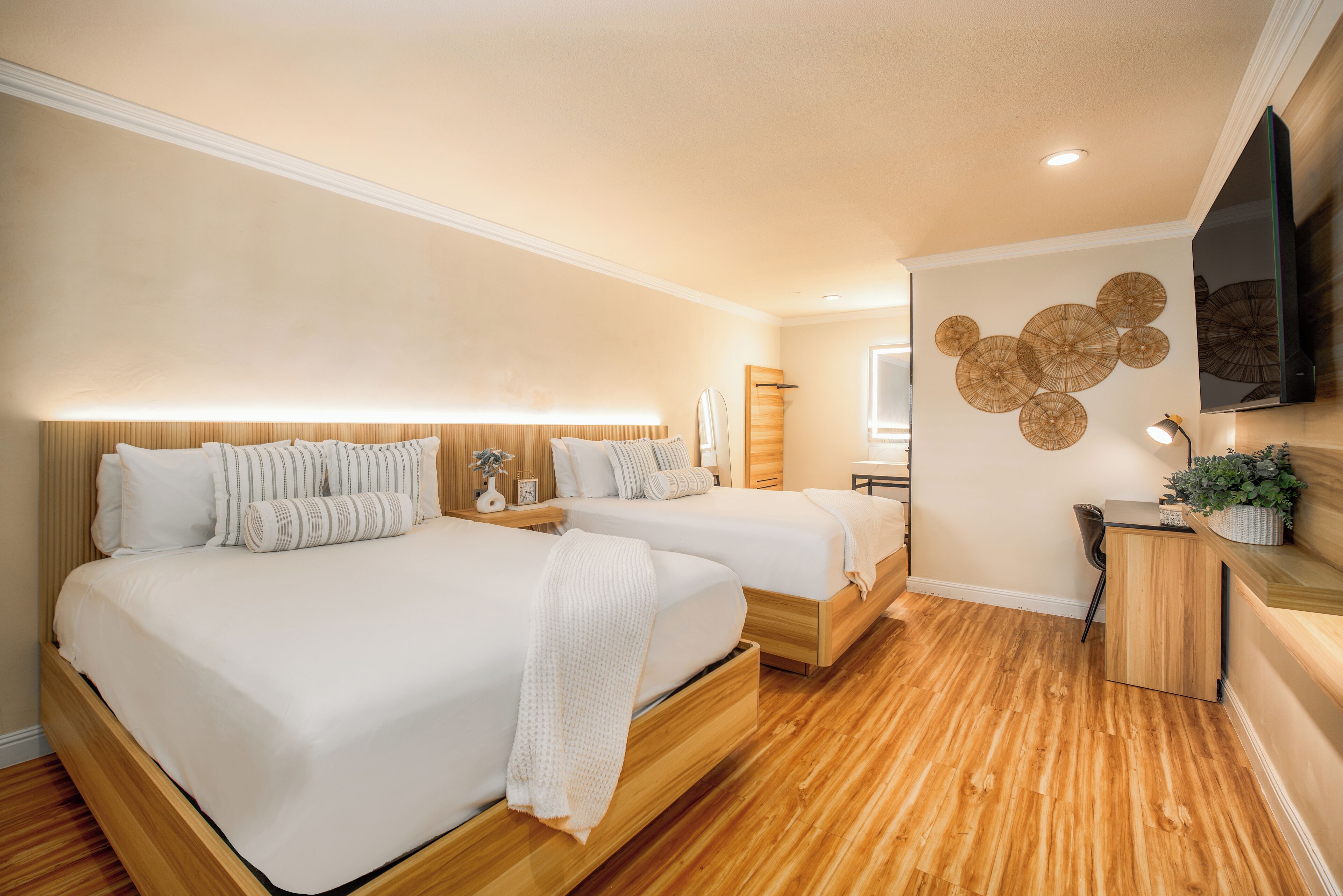 Habitación doble clásica | Tabla de planchar con plancha, wifi gratis y ropa de cama 