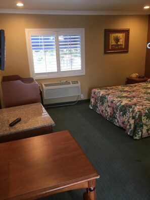 Standard Room, Non Smoking | Iron/ironing board, free WiFi, bed sheets - Beverly Inn (Los Angeles)