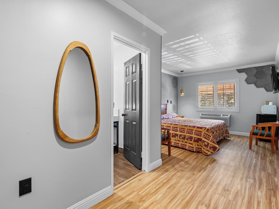 Iron/ironing board, free WiFi, bed sheets