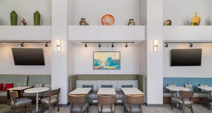 Hampton Inn & Suites Lincoln - Northeast I-80