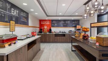 Buffet déjeuner gratuit tous les jours
