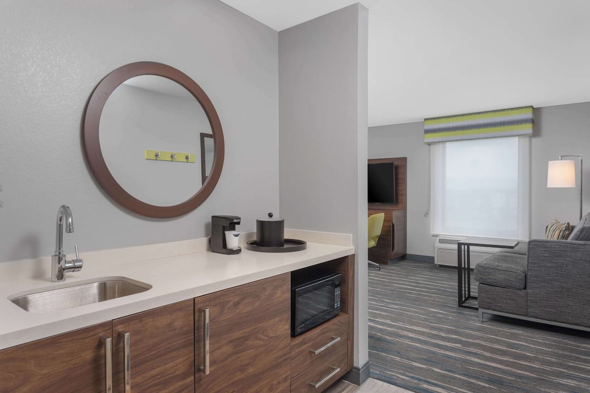 37-inch flat-screen tv with cable channels, tv