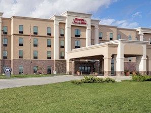 Exterior - Hampton Inn & Suites Lincoln - Northeast I-80 (Lincoln)