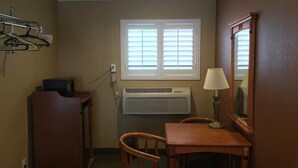 View from property - Bevonshire Lodge Motel (Los Angeles)