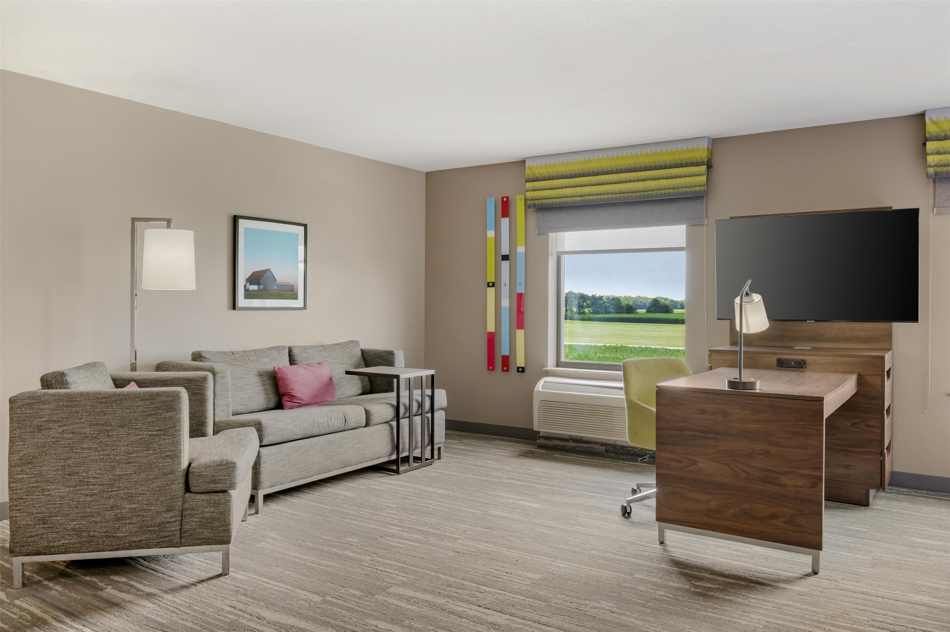 studio, 1 king bed, accessible, non smoking | iron/ironing board, rollaway beds, free wifi, bed sheets