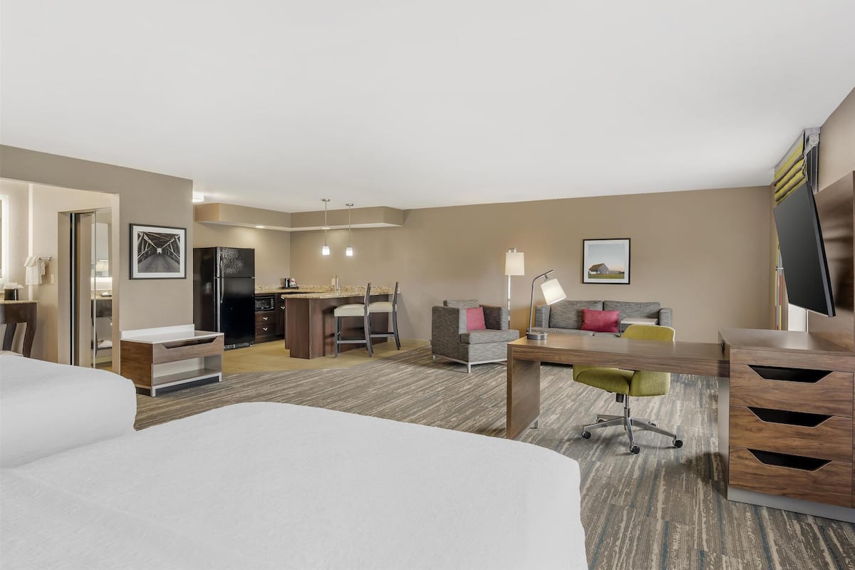 Studio, 2 Queen Beds, Non Smoking, Kitchenette