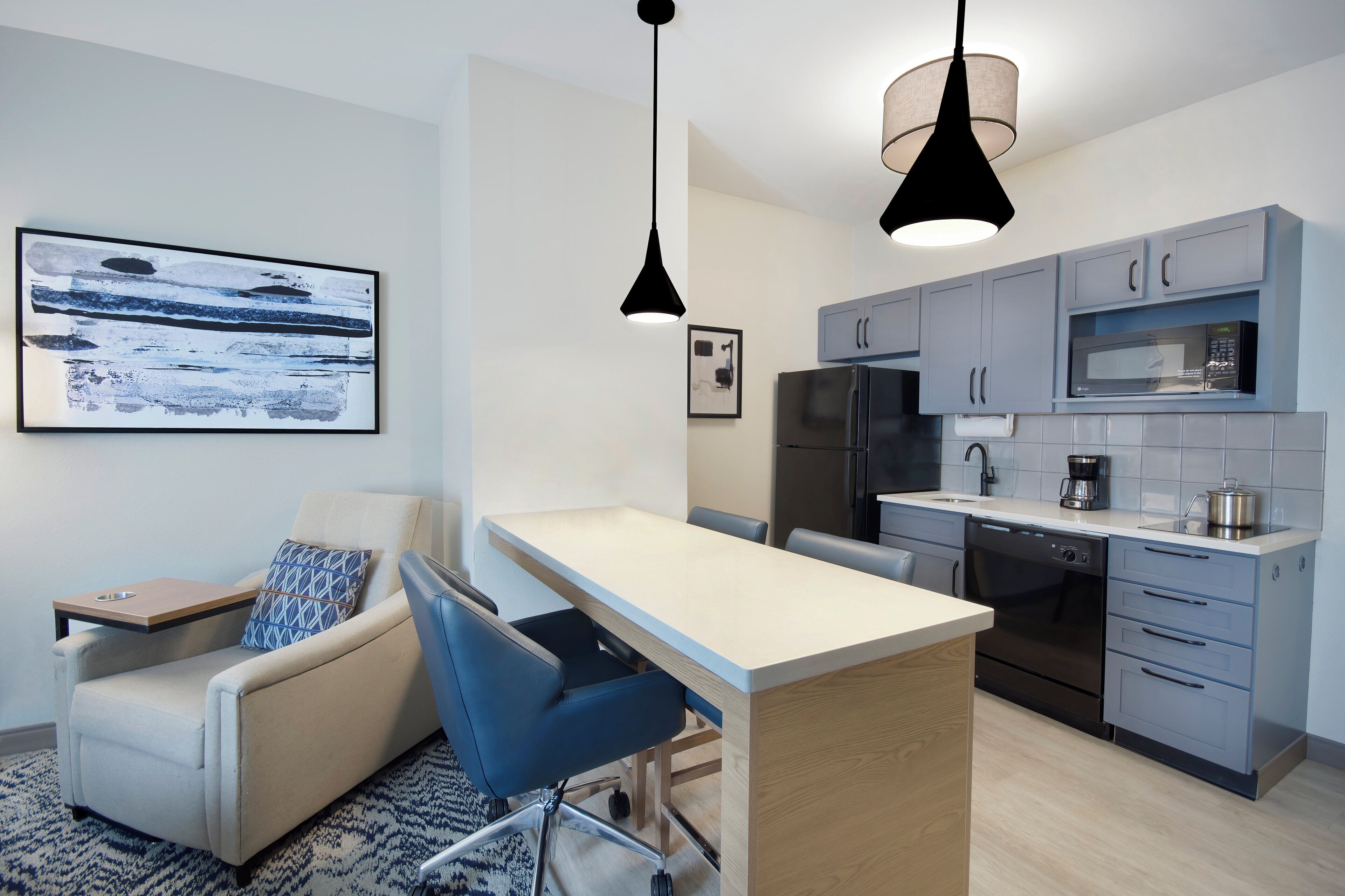 suite, 1 bedroom | 1 bedroom, pillow-top beds, desk, laptop workspace