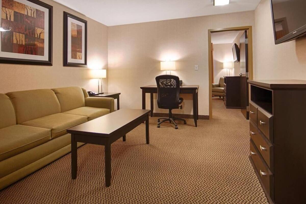 Living area | 55-inch flat-screen TV with cable channels, TV, foosball