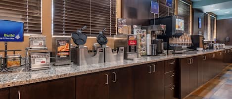 Petit déjeuner complet compris tous les jours