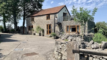 อพาร์ทเมนท์โรแมนติก, ห้องน้ำในตัว (Swallows Nest) | บริเวณภายนอก