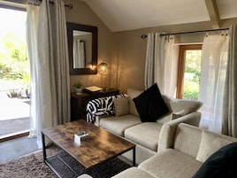 Romantic Apartment, Ensuite (Swallows Nest) | Lounge