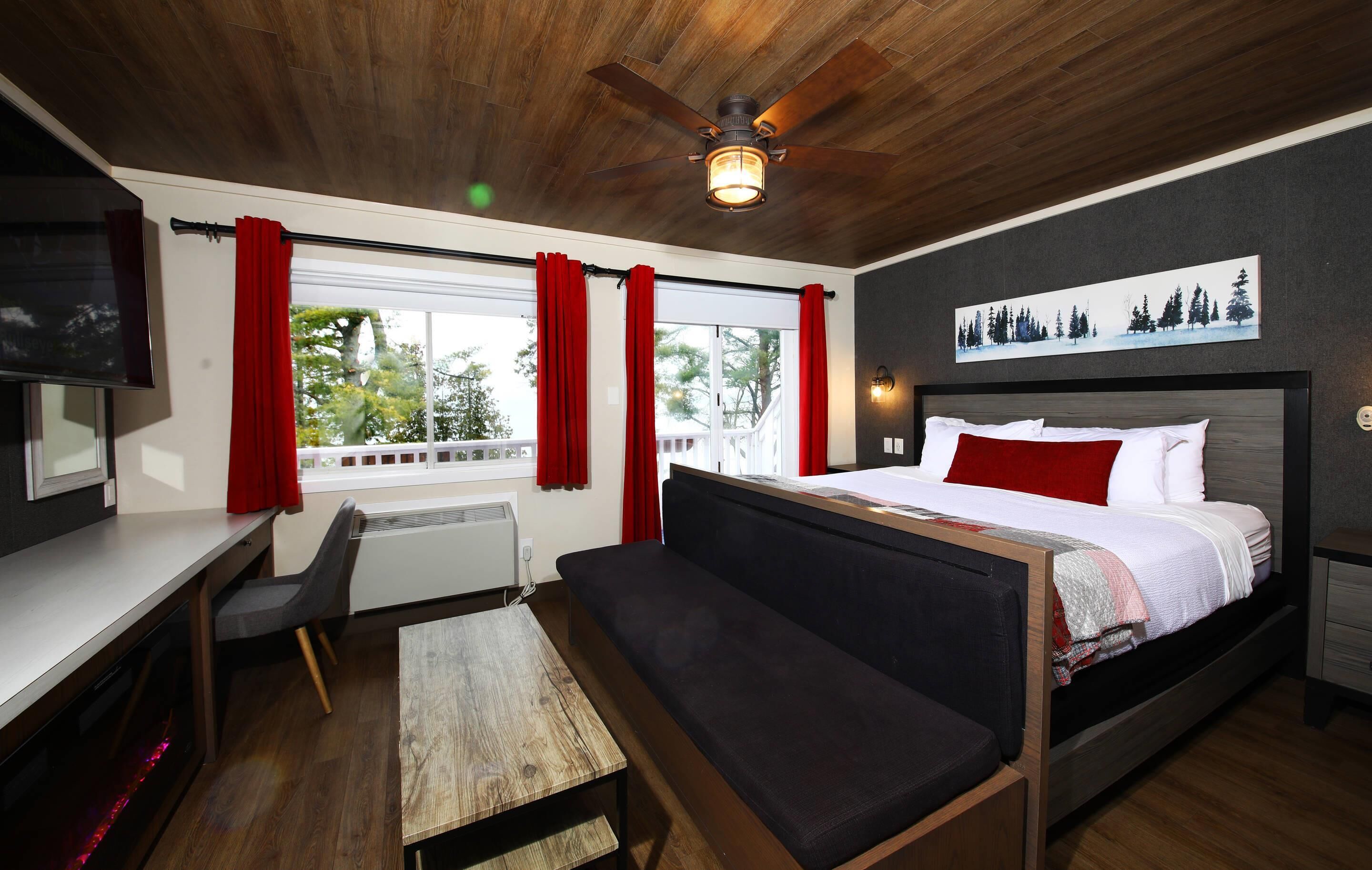 Suite, flere senger, ikke-røyk | Skrivebord, skrivebord for bærbar PC og blendingsgardiner