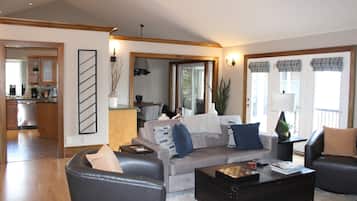 Suite, diversos llits, no fumadors (Efficiency, Upgrade) | Escriptori, espai de treball apte per a portàtils i cortines opaques