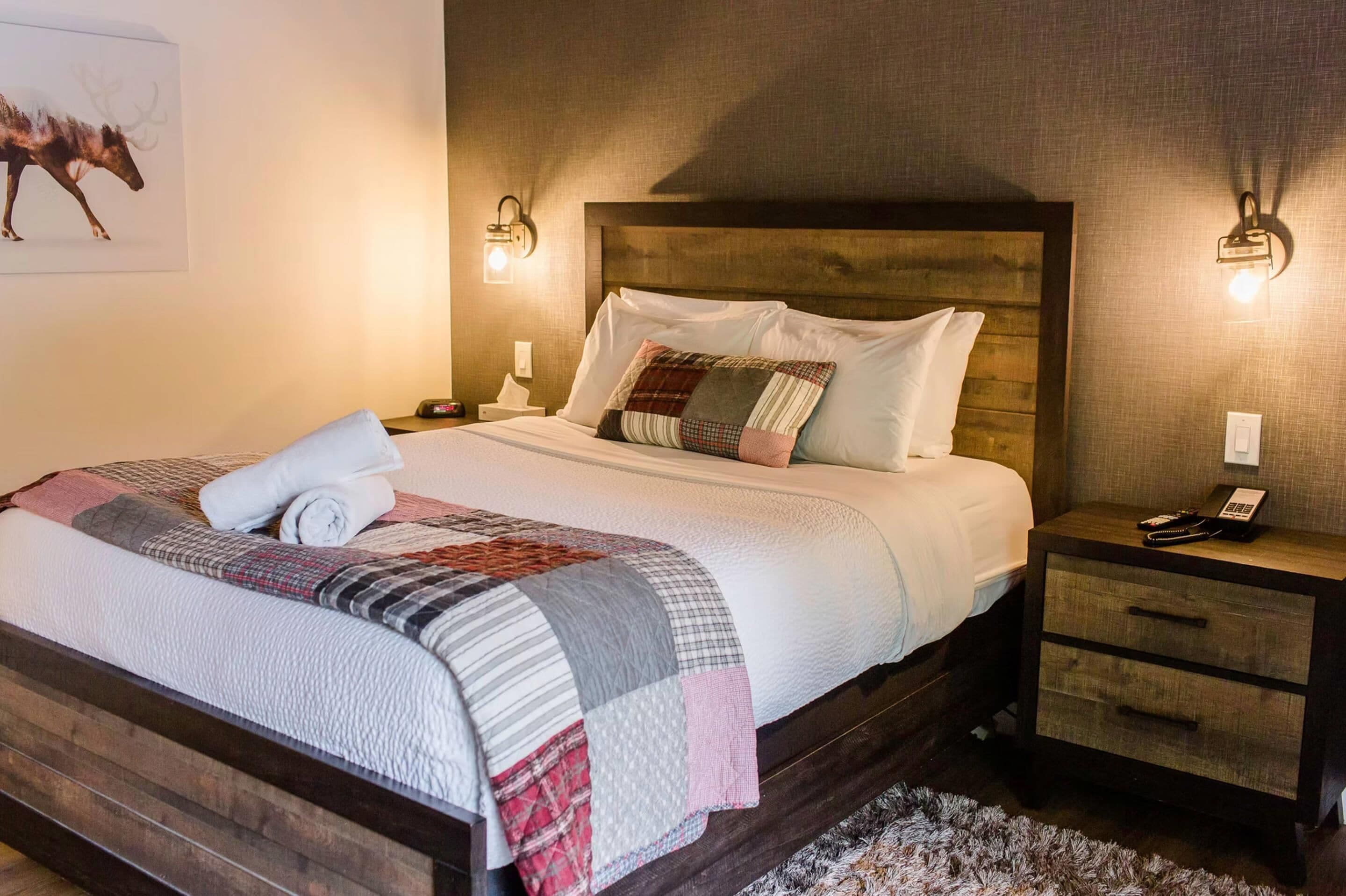 Chambre Standard, 1 grand lit, non-fumeur, vue sur le lac | Bureau, espace de travail pour ordinateurs portables