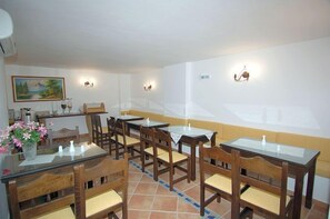 Dining - Blue Diamond Bay (Santorini)