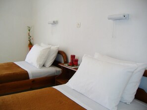 Desk, blackout curtains, iron/ironing board, free WiFi - Rantos Apartments (Corfu)
