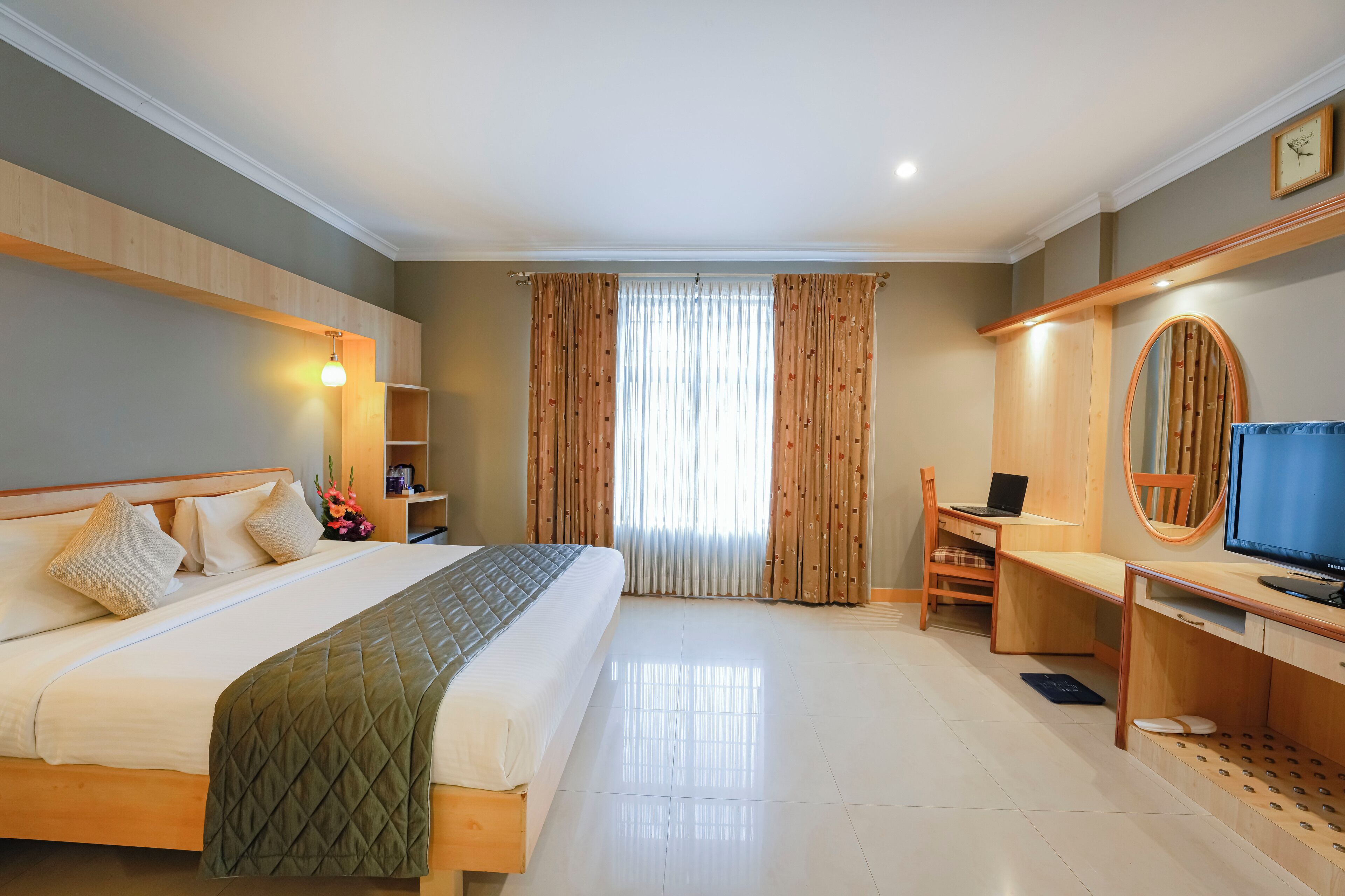 Minibar, caja de seguridad en la habitación y wifi gratis 