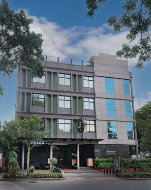 المنشأة من الخارج