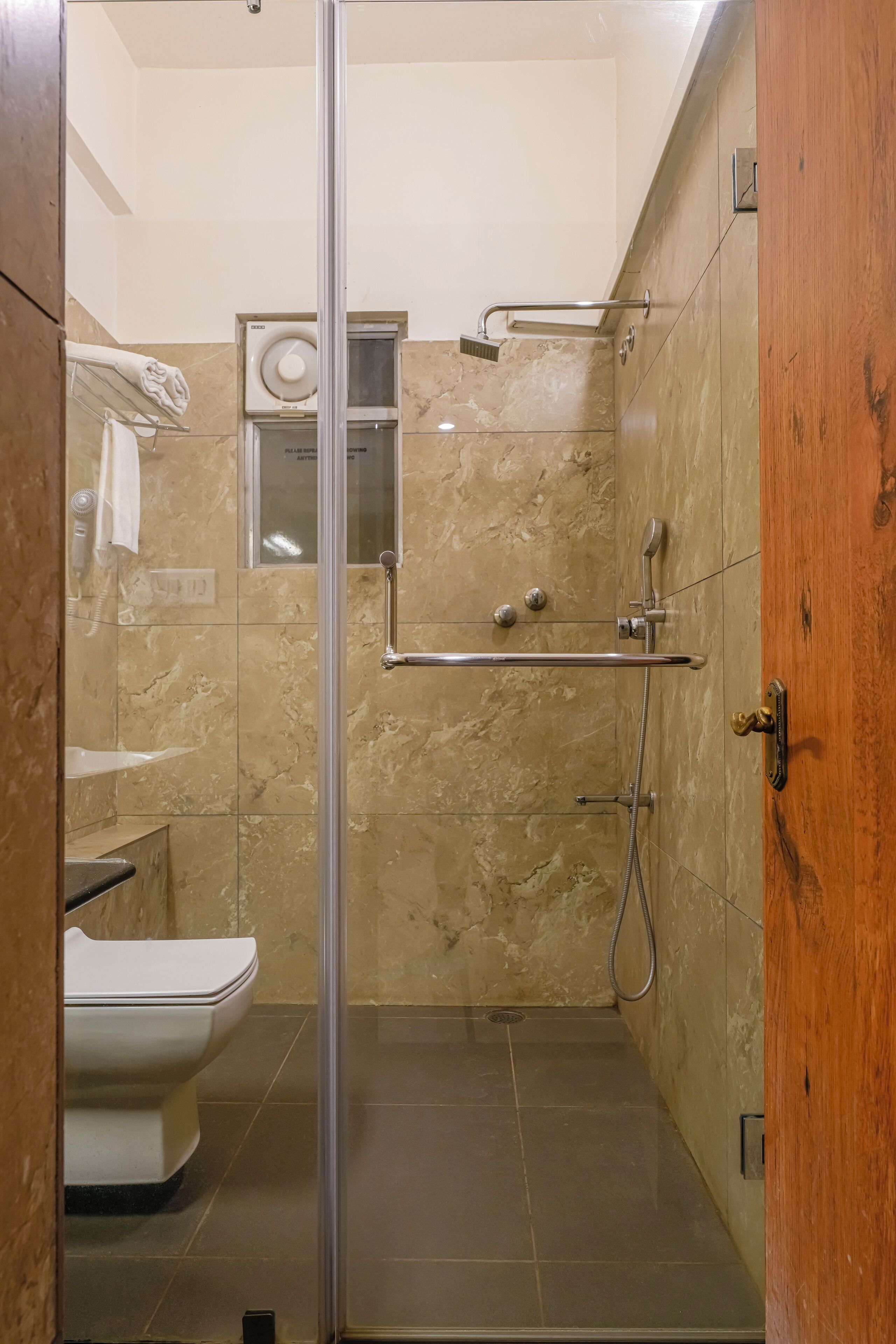 淋浴设施、免费洗浴用品、毛巾