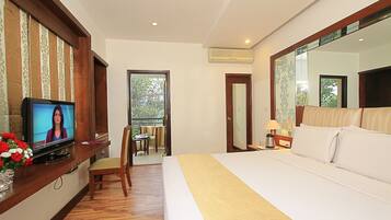 Executive Room | Premium bedding, down duvets, minibar, in-room safe