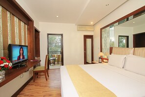 Executive Room | Premium bedding, down comforters, minibar, in-room safe - Hotel VT Paradise (Bengaluru)