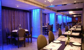 2 restaurants, Indian cuisine